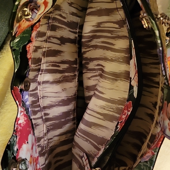 MONDANI NY - Picture 3 of 3